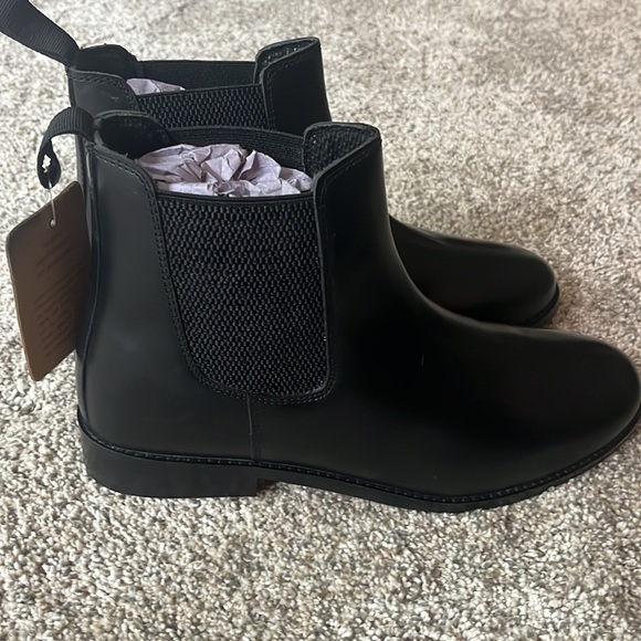 NWT HX LONDON MEN’S BLACK LEATHER CHELSEA BOOT, size 8 uk 🇬🇧 - Picture 2 of 7